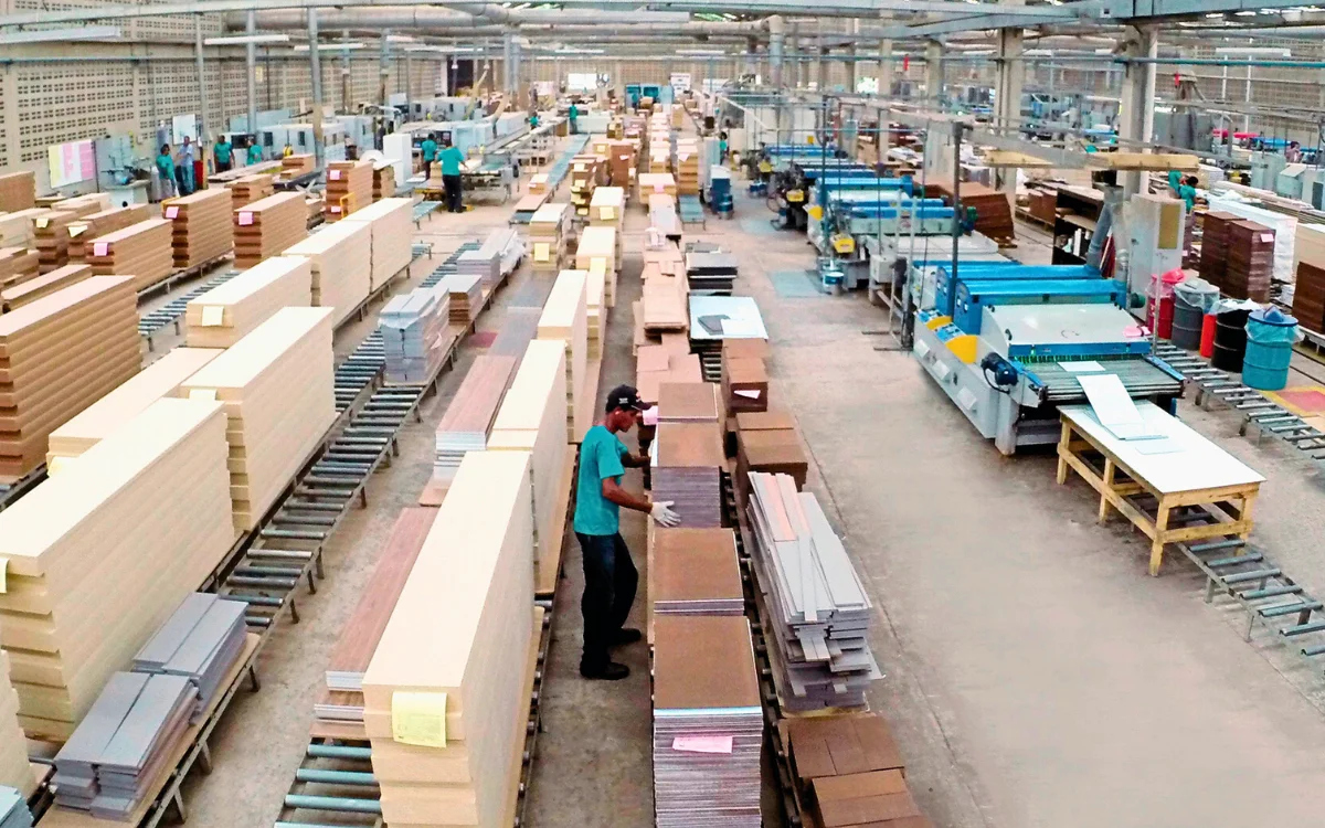 Juros pressiona recuperação da indústria do ES em 2026