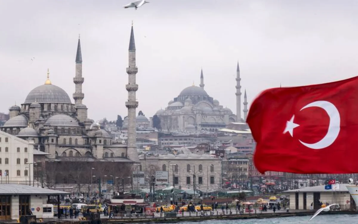 Turquia restringe a entrada de líderes cristãos estrangeiros, afetando a liberdade religiosa.