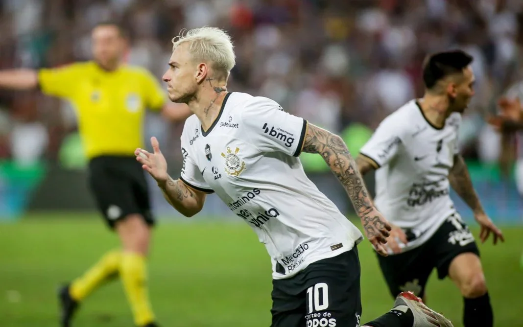 Corinthians enfrenta o São Bernardo em busca de classificação para as quartas do Paulistão.
