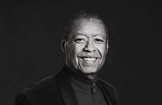 Morre Ron Kenoly, voz que marcou o louvor mundial