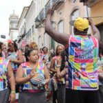 Ao som do batuque, blocos gospel dividem opiniões