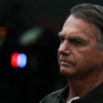 Ministro do STF nega prisão domiciliar a Jair Bolsonaro após avaliação médica.