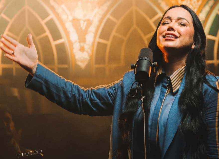 Ariely Bonatti releases a song of faith in difficult times.