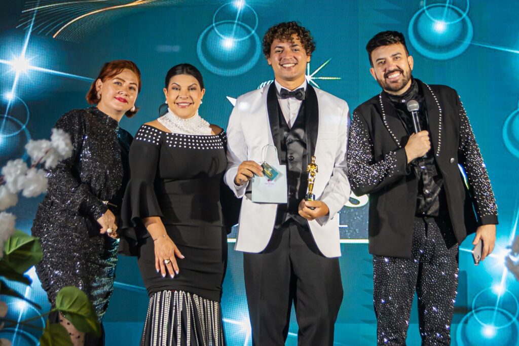 Hudson Vieira wins the Gospel Promise Award