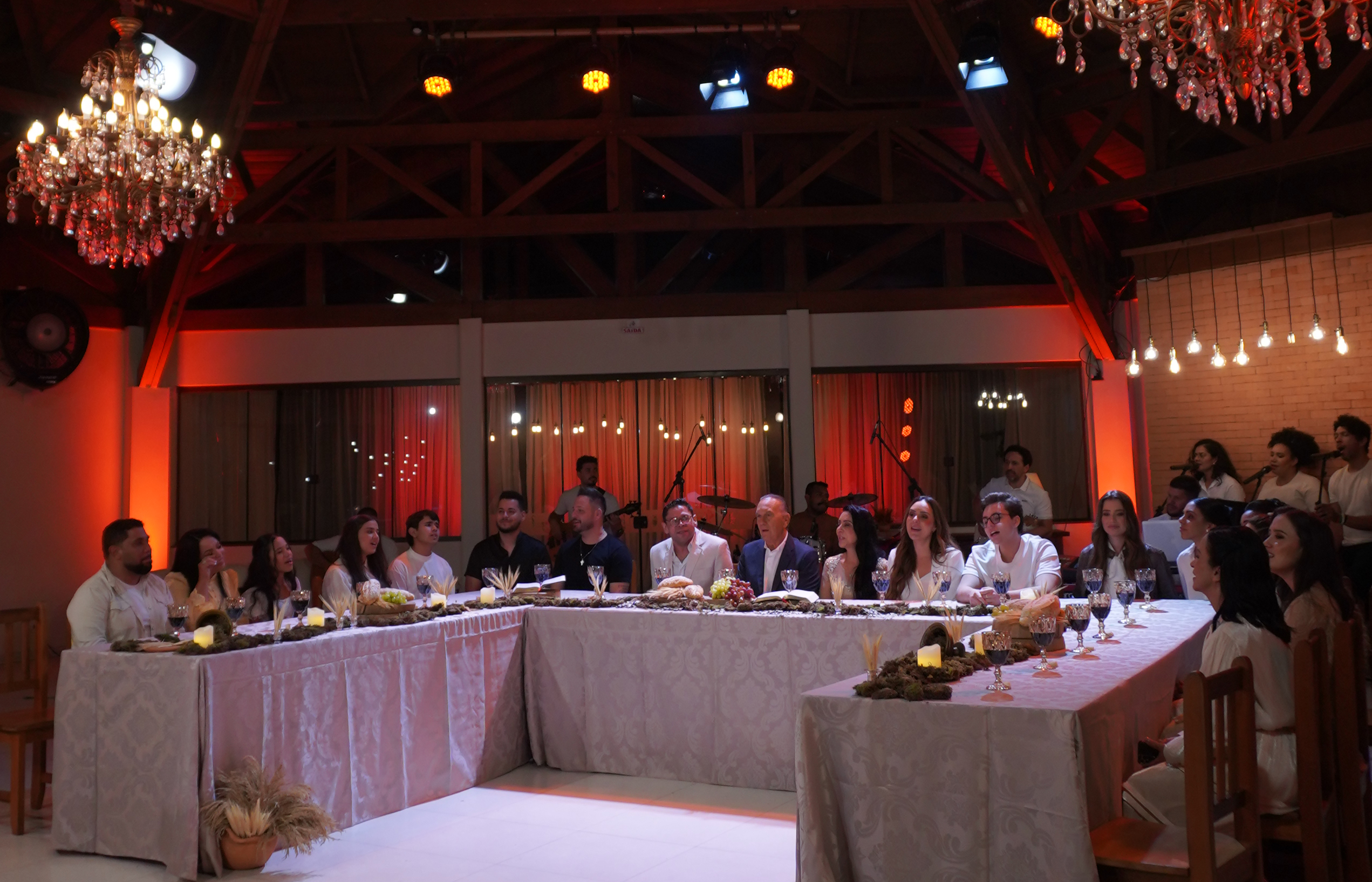 Projeto reúne gerações da música gospel em gravação ao vivo