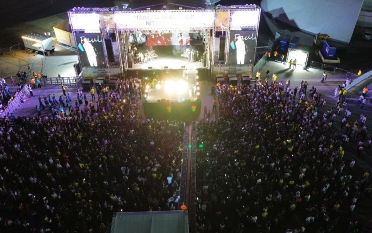 March for Jesus gathers a crowd in Niterói
