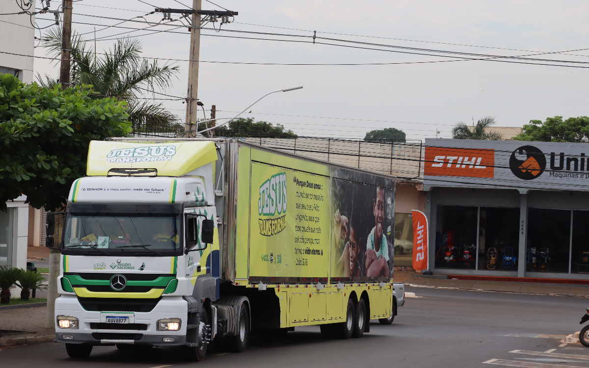 Missionary cart combines social action and evangelism across Brazil