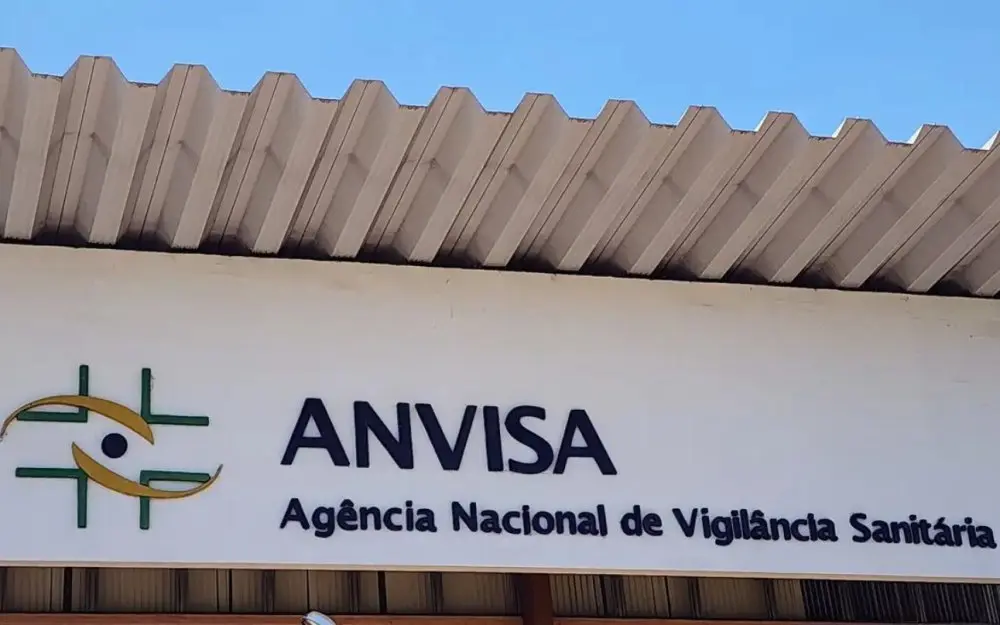 Anvisa suspende fabricação e venda de produtos da marca Ypê por riscos sanitários.