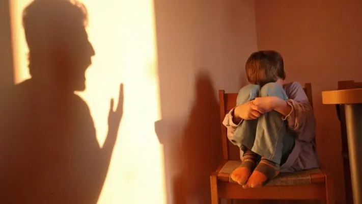 Comissão da Câmara aprova projeto que protege denunciantes de suspeitas de violência contra crianças e adolescentes.