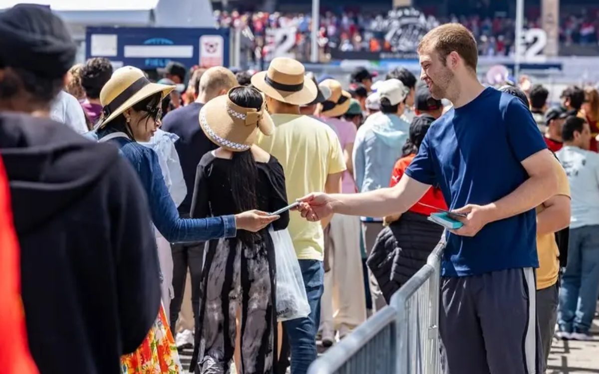 Churches promote evangelistic actions during the World Cup.