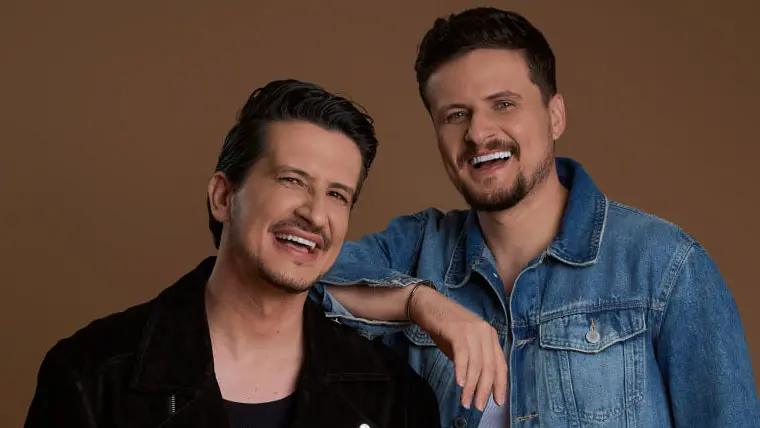 André and Felipe release the single "Start Again."