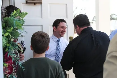 Pastor Matthew Olson realiza sermão de 96 horas na Primeira Igreja Batista de Sharon.