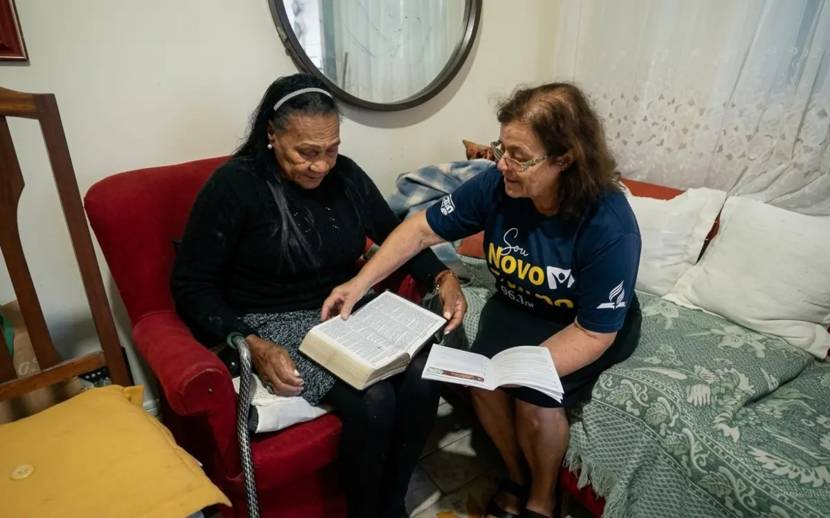Magazines found in the trash lead elderly woman to Jesus