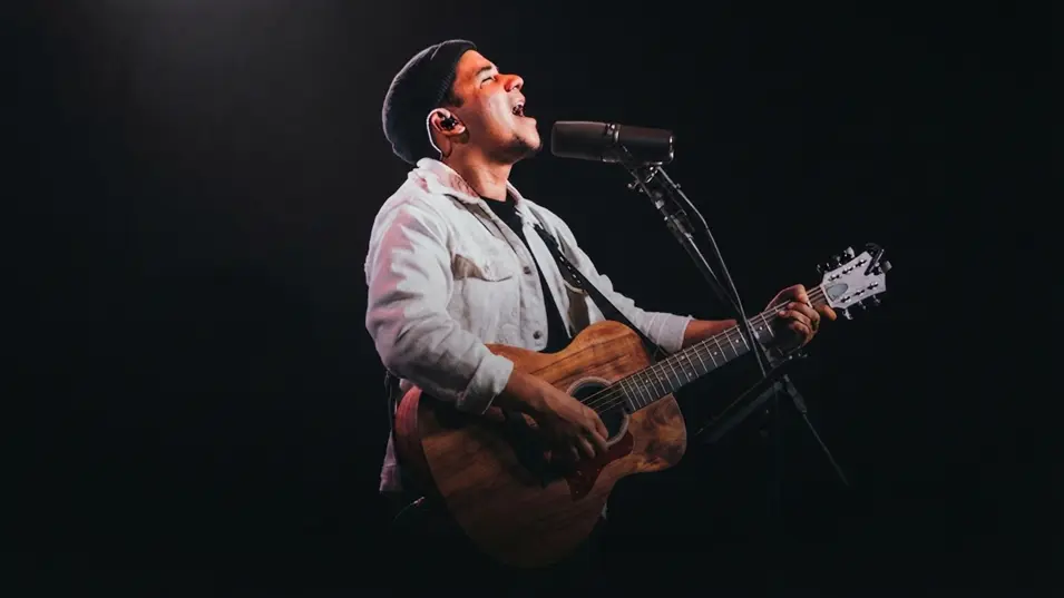 The story of pain and faith behind the praise "Everything is Loss"