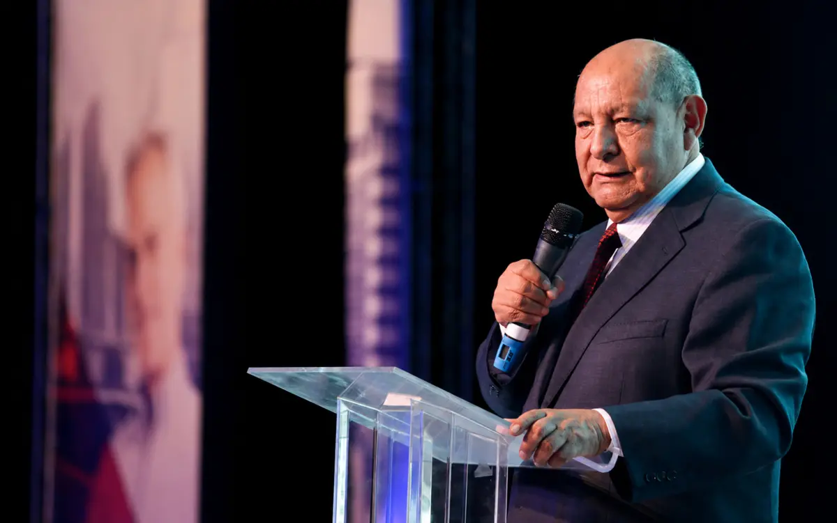 Pastor Bullón returns to ES in the Spring Caravan in August.