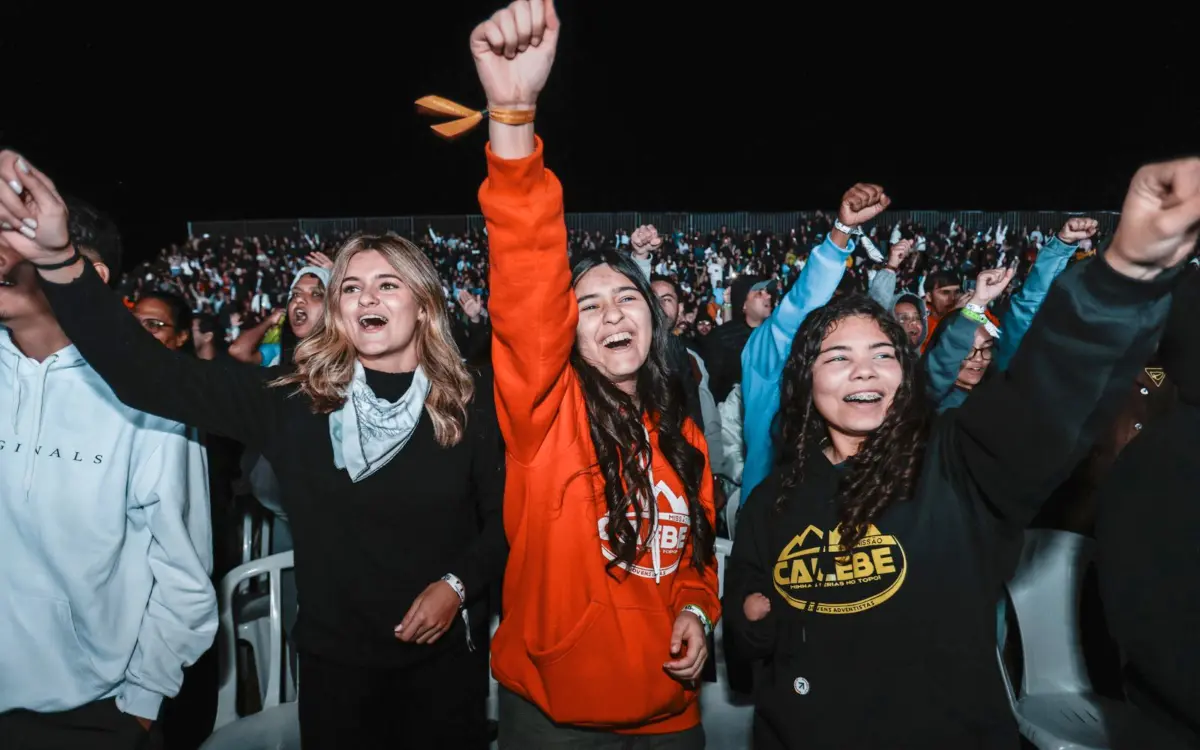 Meeting gathers 8,500 youth for faith, leadership, and volunteering.