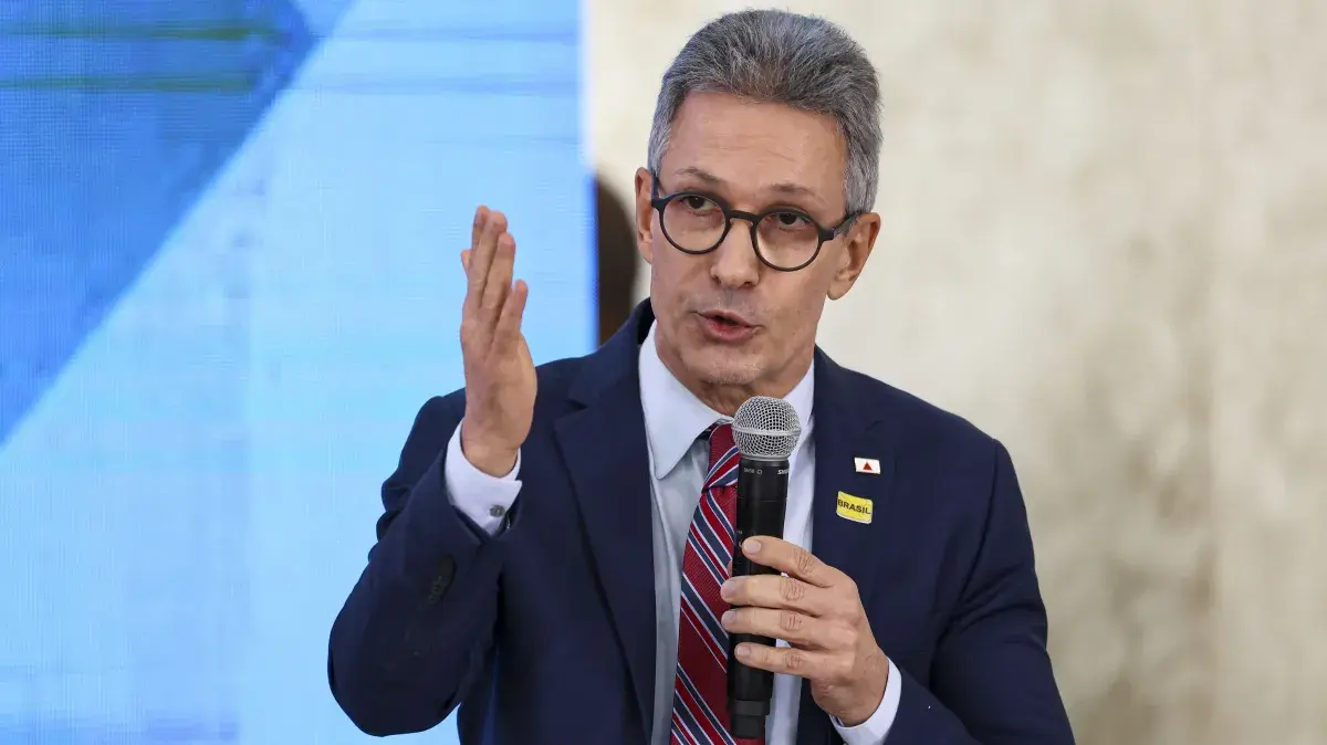 Romeu Zema se posiciona contra golpe e apoia anistia de Jair Bolsonaro.