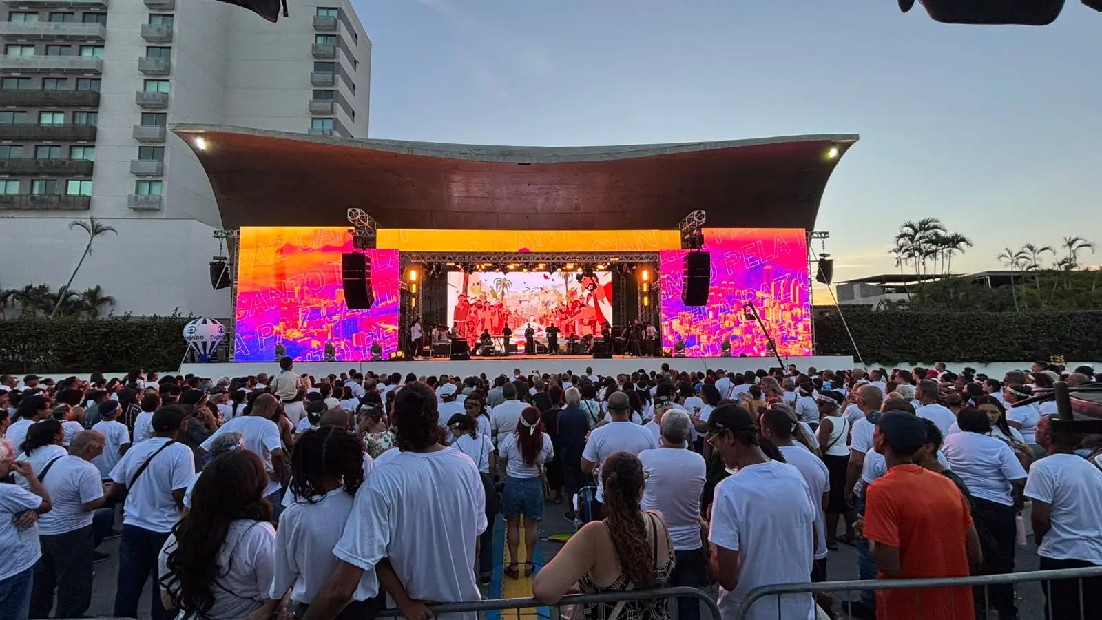 "Canto Pela Paz" brings together gospel music and social action in Rio.