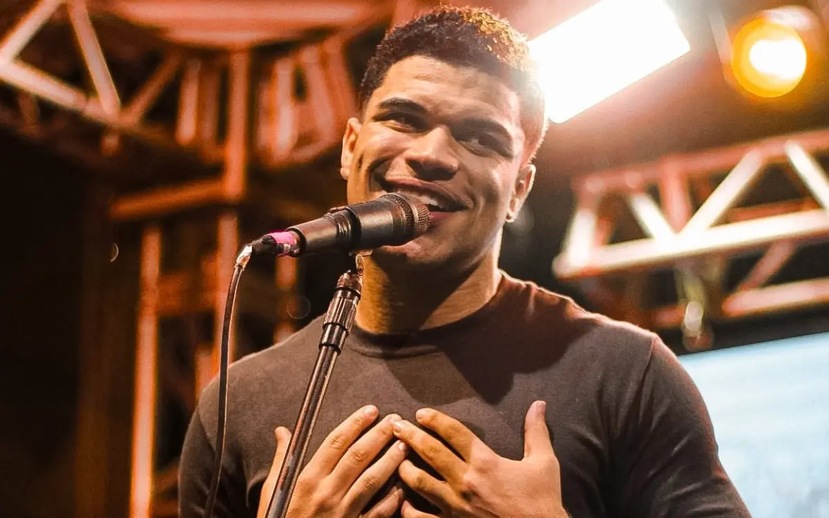 Paulo Neto is becoming established among the names in gospel music.