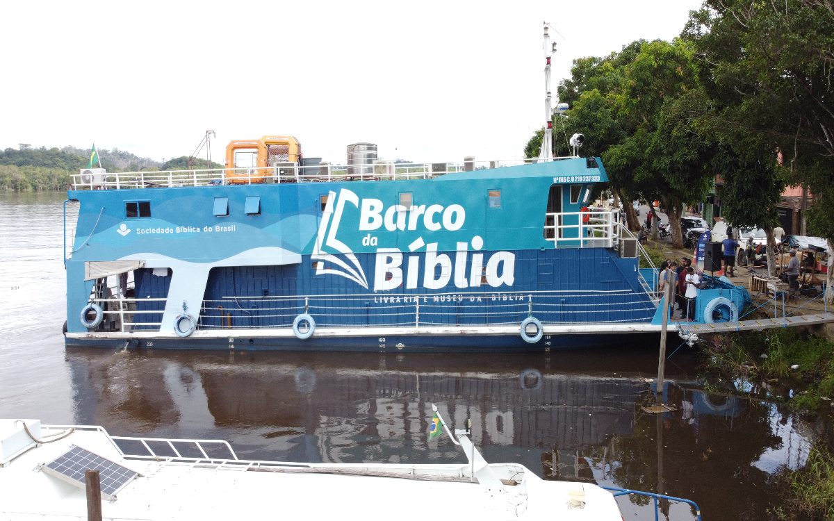 Bible boat resumes expedition in the Amazon