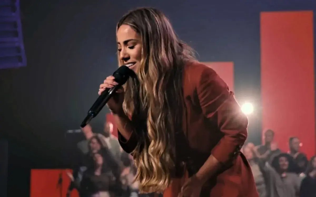Gabriela Rocha alcança marco histórico no YouTube e se torna referência na música gospel