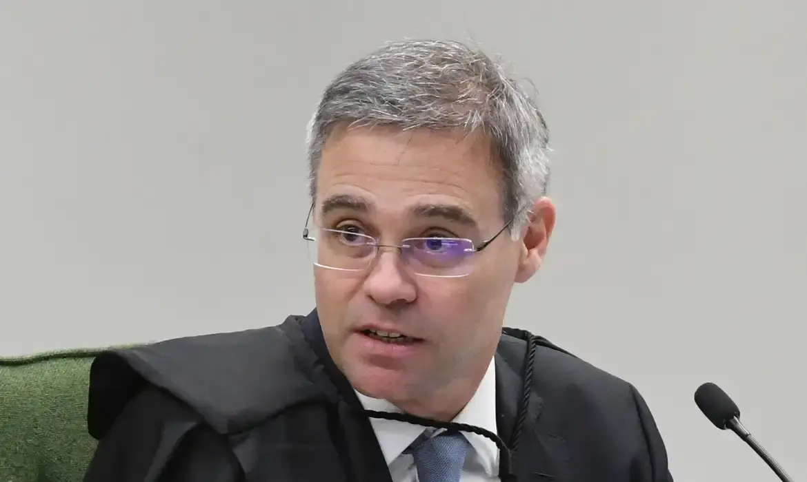 Decisão do TSE: Mendonça reafirma remoção de postagens sobre Nossa Senhora e Flávio Bolsonaro