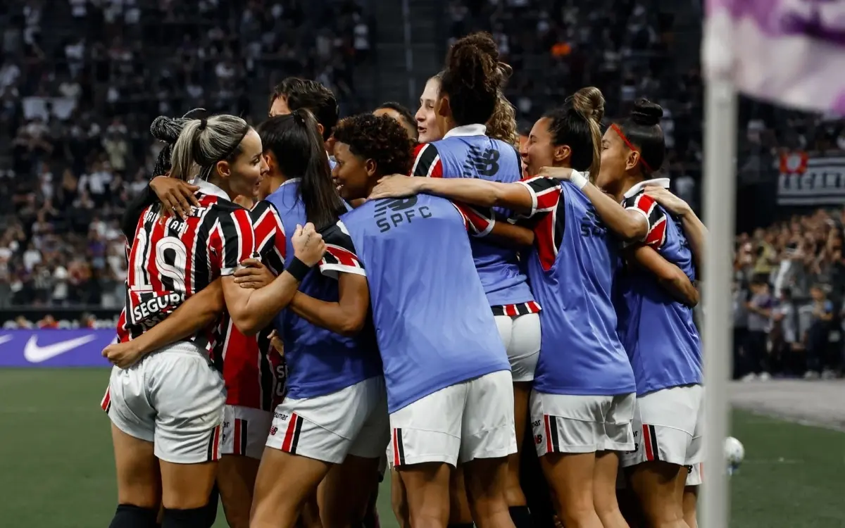 São Paulo conquista vitória sobre o Corinthians e se aproxima do título inédito