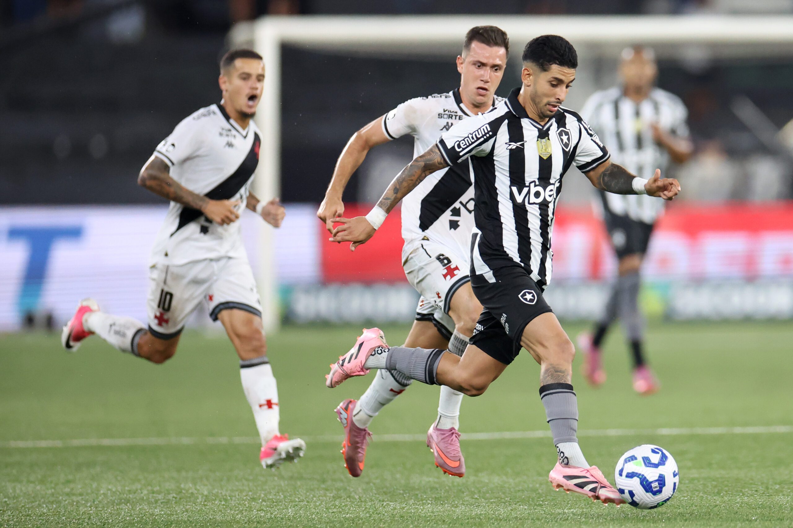 Botafogo e Vasco: Um Clássico da Amizade em Busca de Novas Conquistas